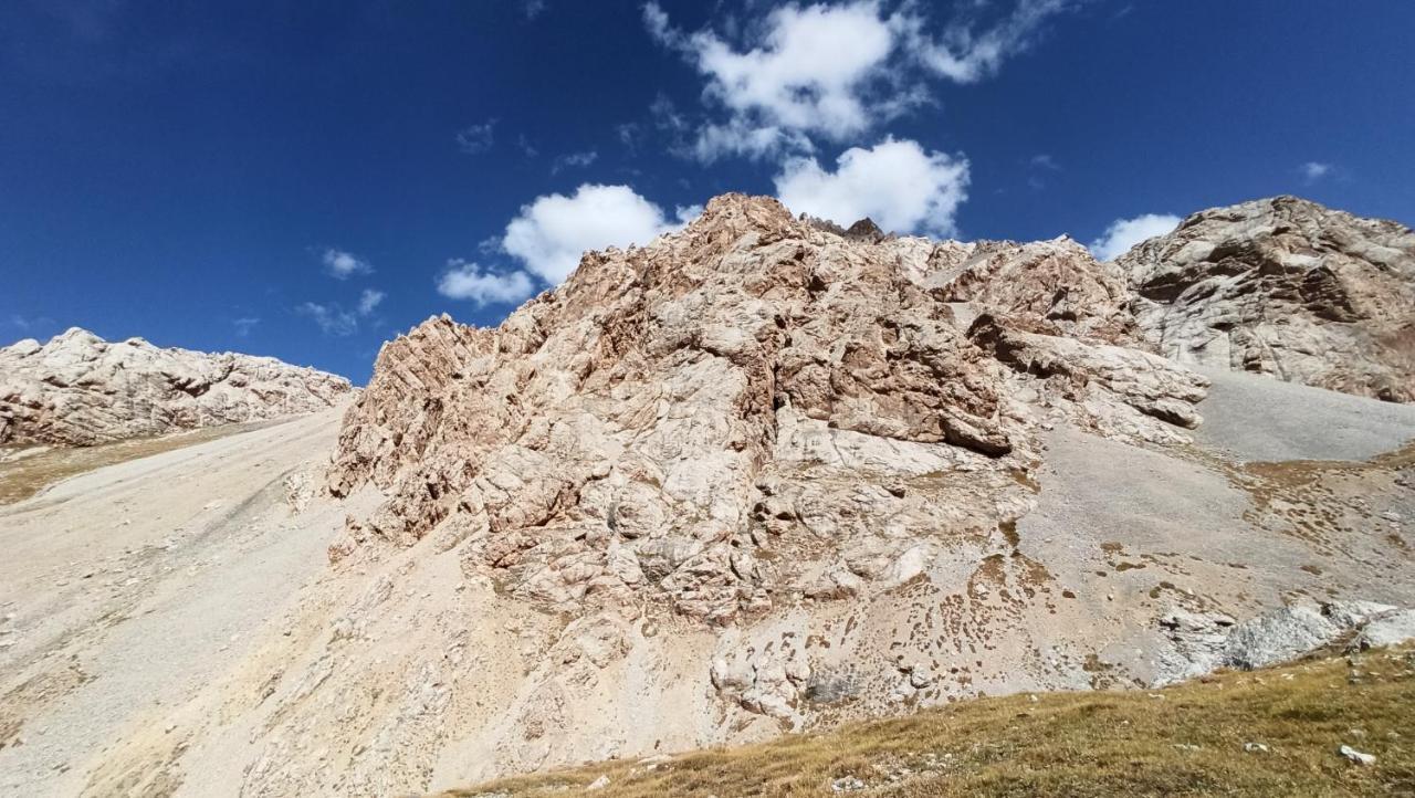 Naryn Guest House Exterior photo